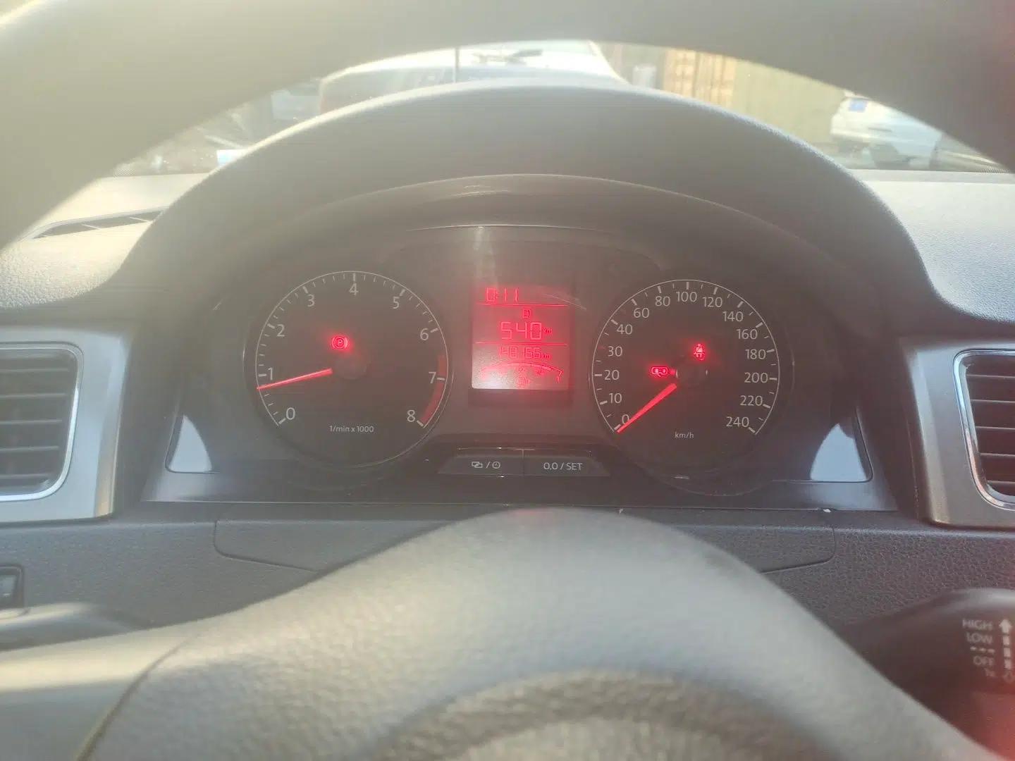Volkswagen Santana 2013 1.6L Manual Comfort Edition — миниатюра 11
