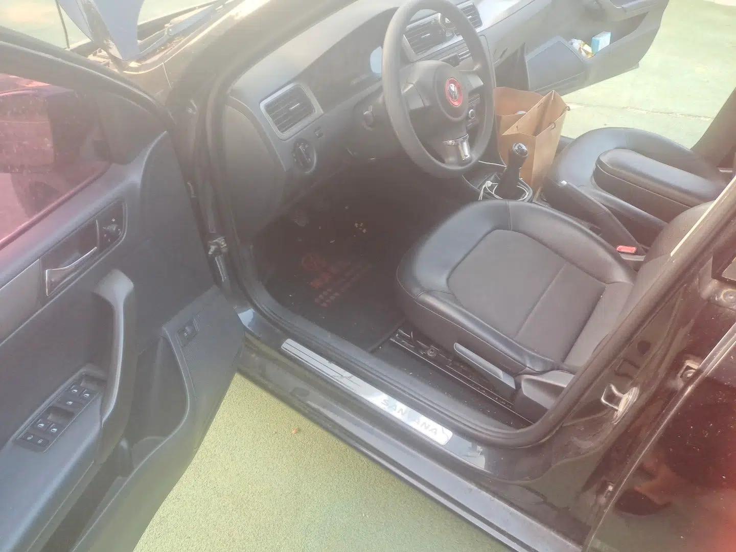 Volkswagen Santana 2013 1.6L Manual Comfort Edition — миниатюра 16