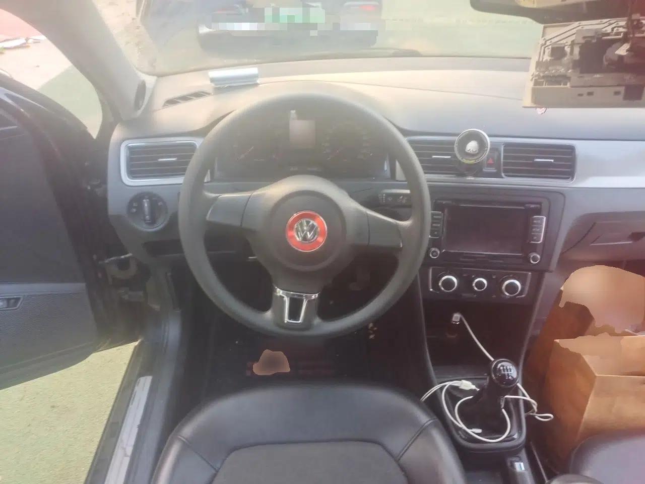 Volkswagen Santana 2013 1.6L Manual Comfort Edition — миниатюра 10