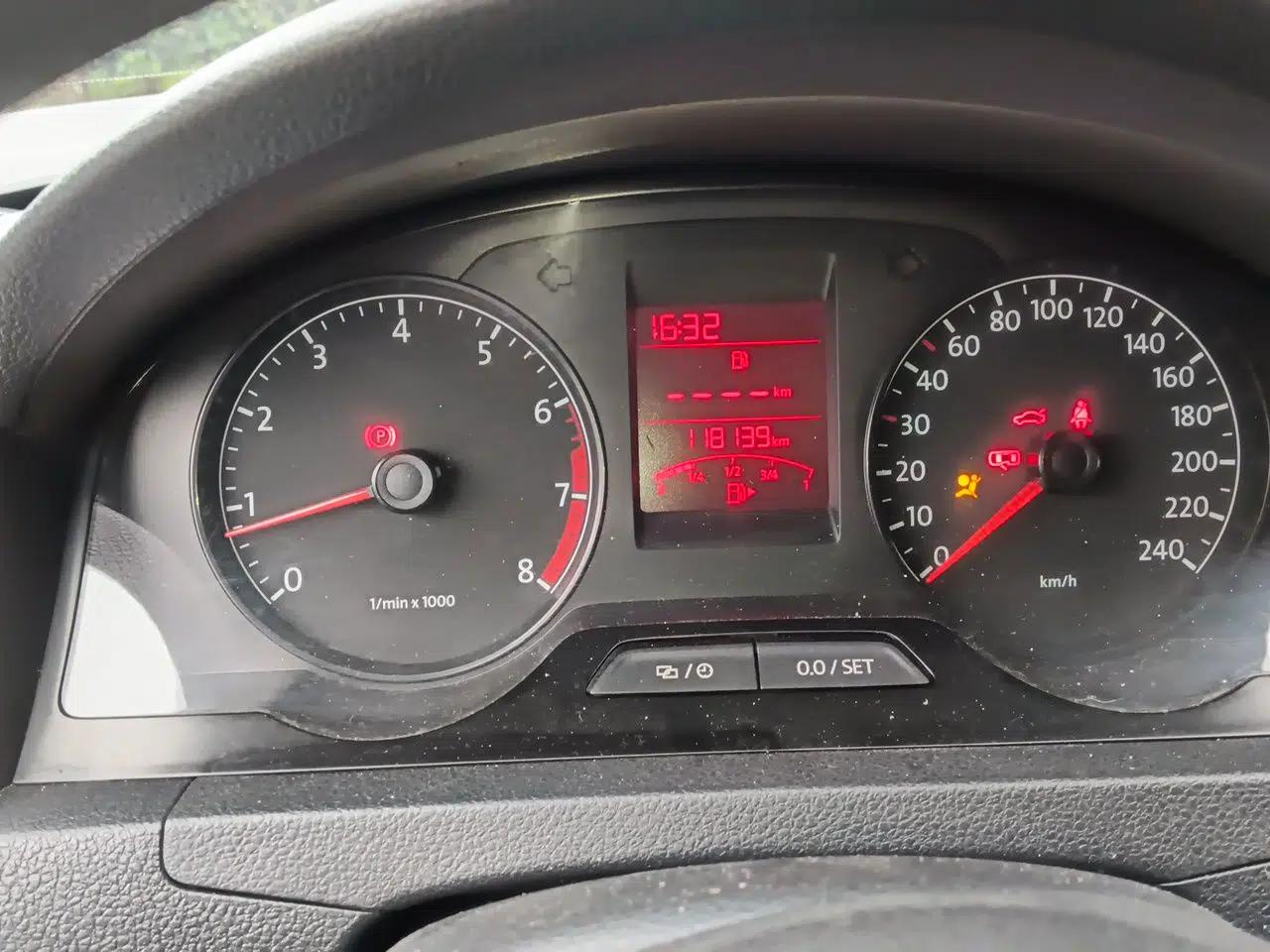 Volkswagen Santana 2013 1.6L Manual Comfort Edition — миниатюра 11