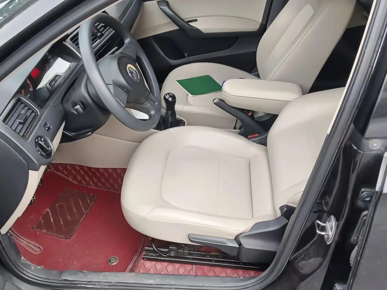 Volkswagen Santana 2013 1.6L Manual Comfort Edition — миниатюра 15