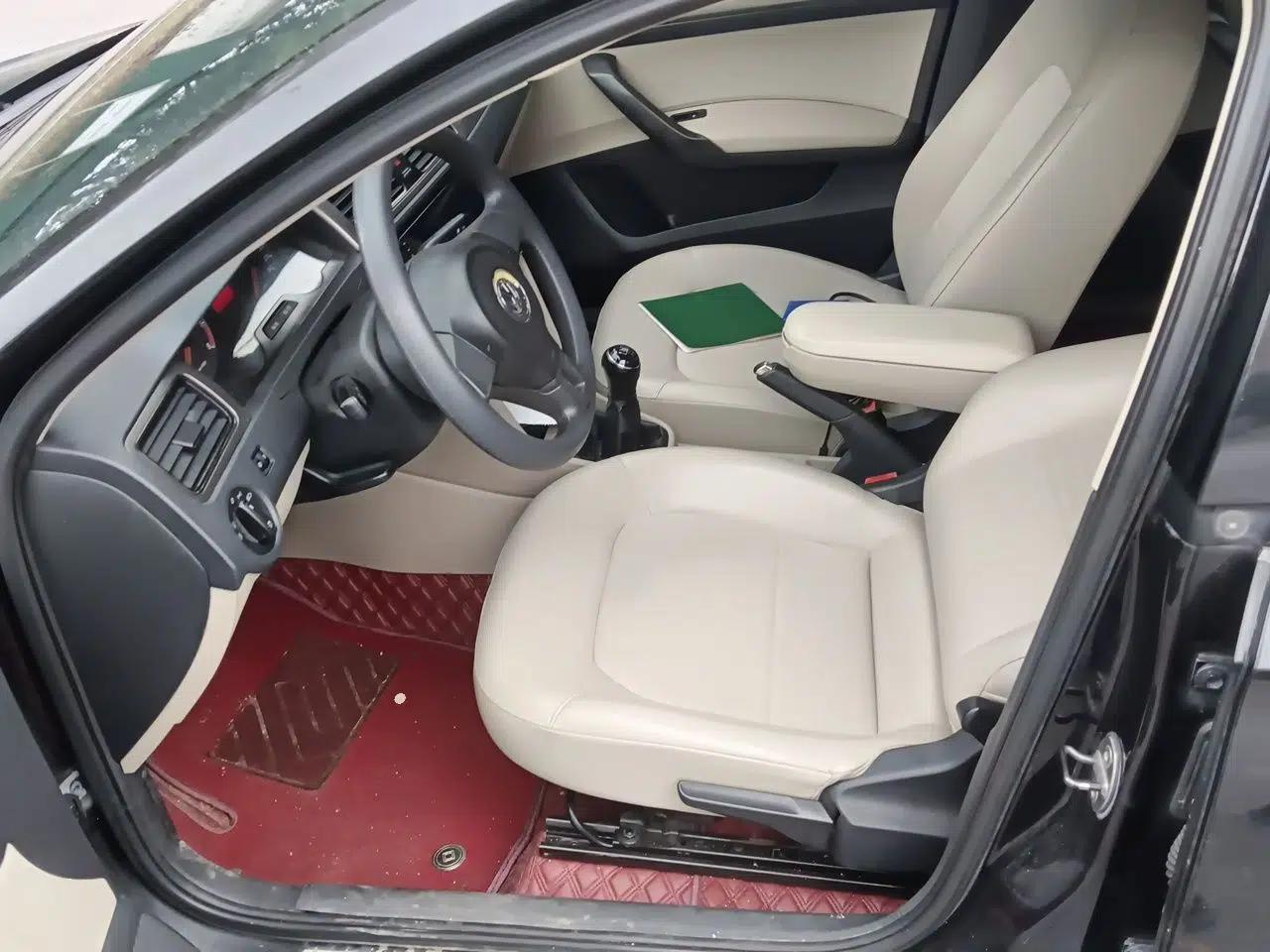 Volkswagen Santana 2013 1.6L Manual Comfort Edition — миниатюра 16