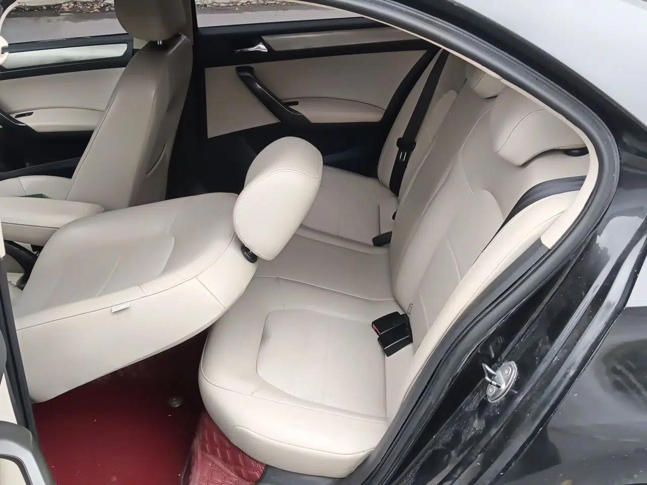 Volkswagen Santana 2013 1.6L Manual Comfort Edition — миниатюра 17