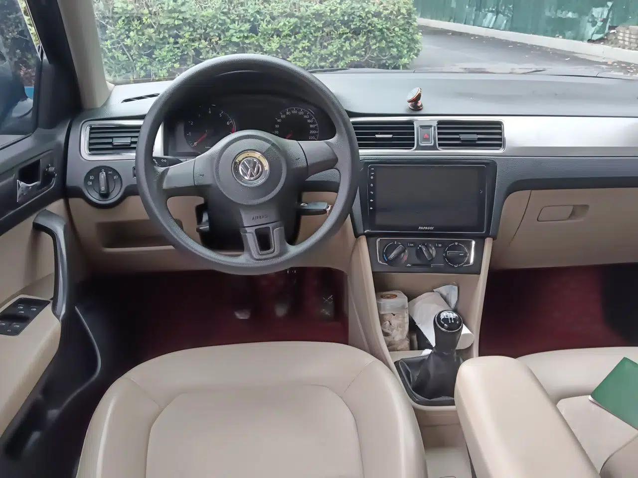 Volkswagen Santana 2013 1.6L Manual Comfort Edition — миниатюра 9