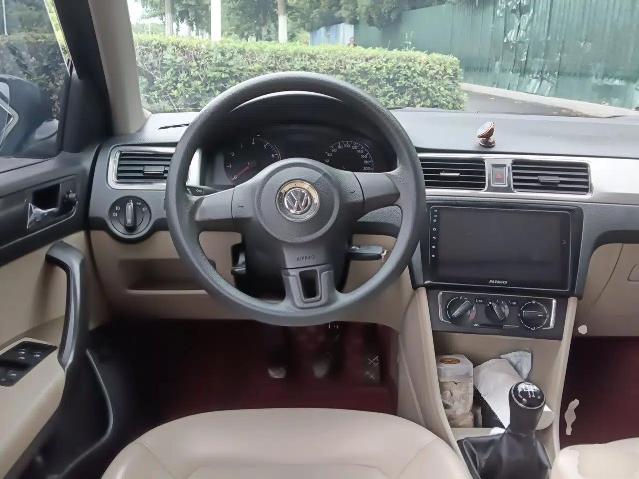 Volkswagen Santana 2013 1.6L Manual Comfort Edition — миниатюра 10