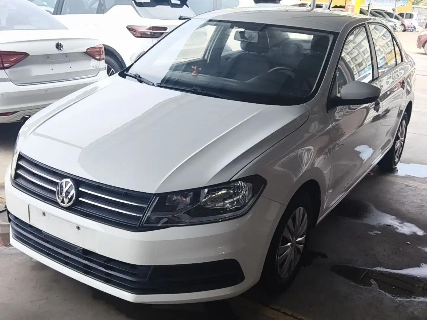 Volkswagen Santana 2016 1.6L Manual Fashion Edition — миниатюра 1