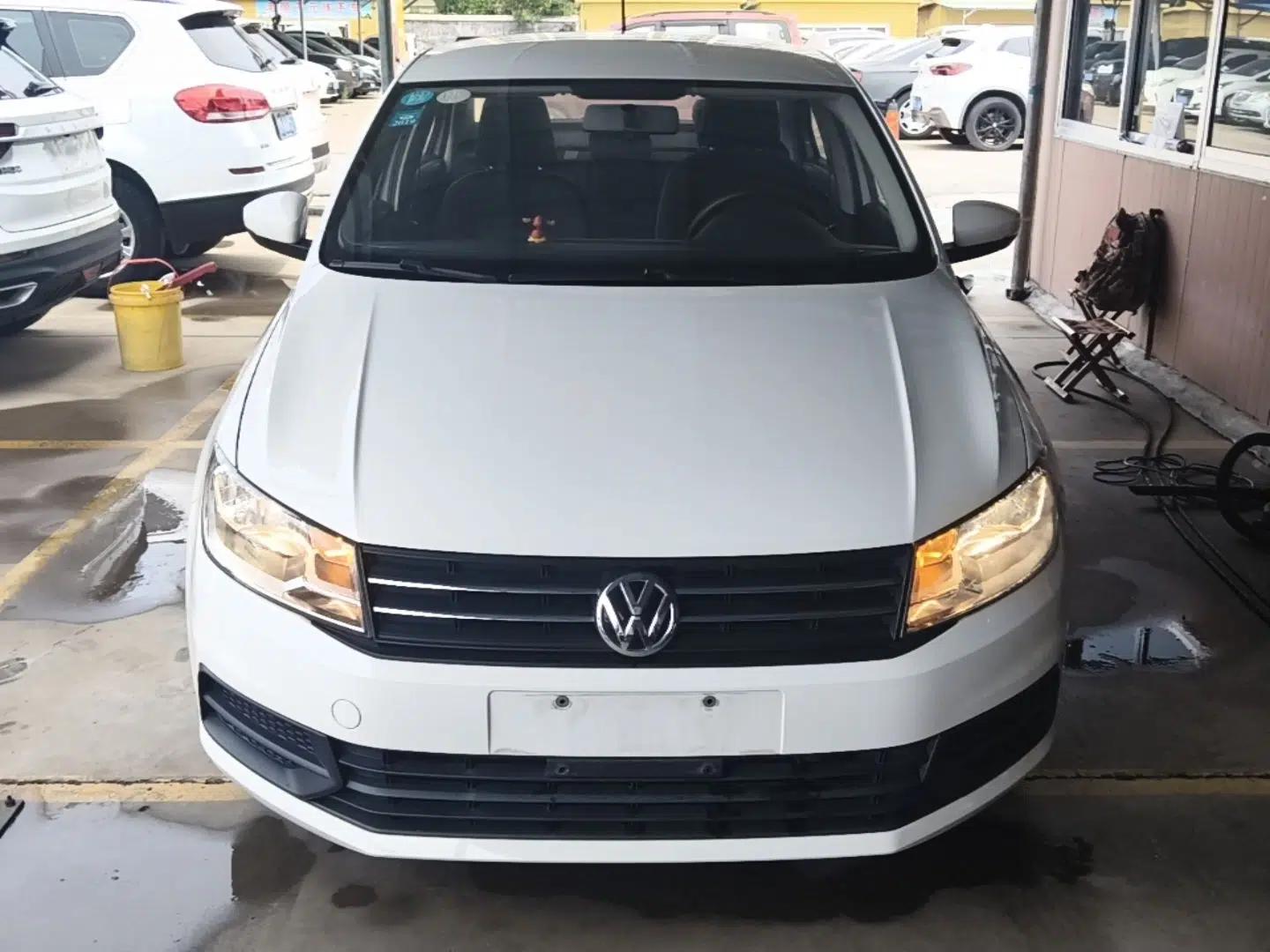 Volkswagen Santana 2016 1.6L Manual Fashion Edition — миниатюра 2