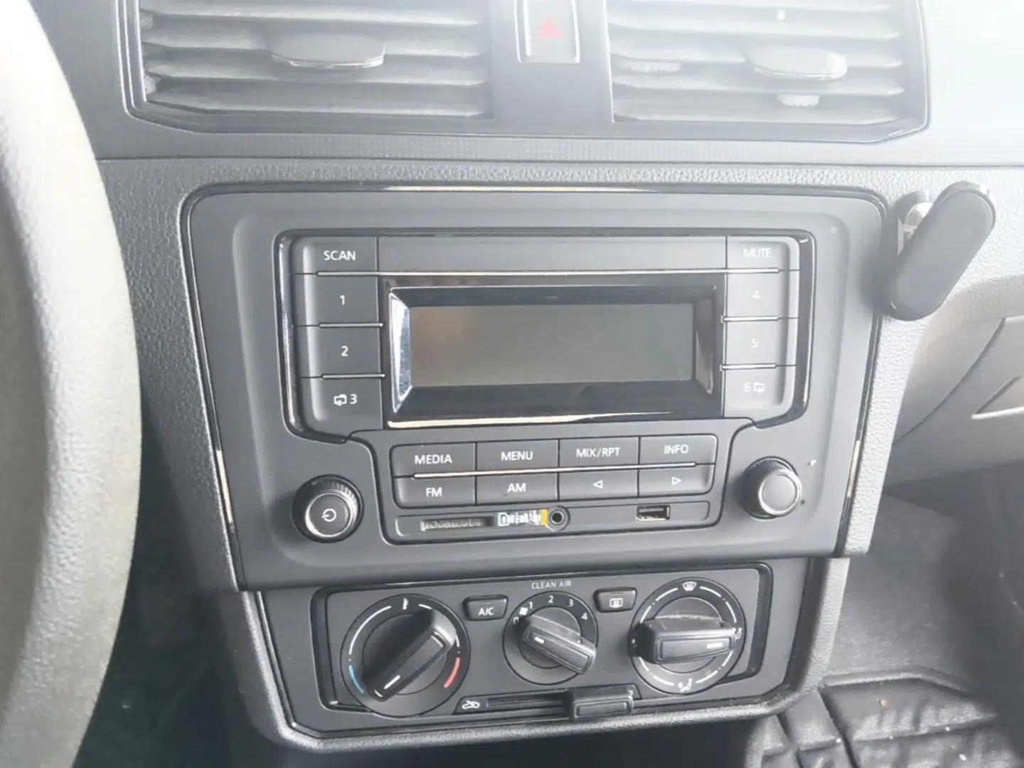 Volkswagen Santana 2016 1.6L Manual Fashion Edition — миниатюра 20