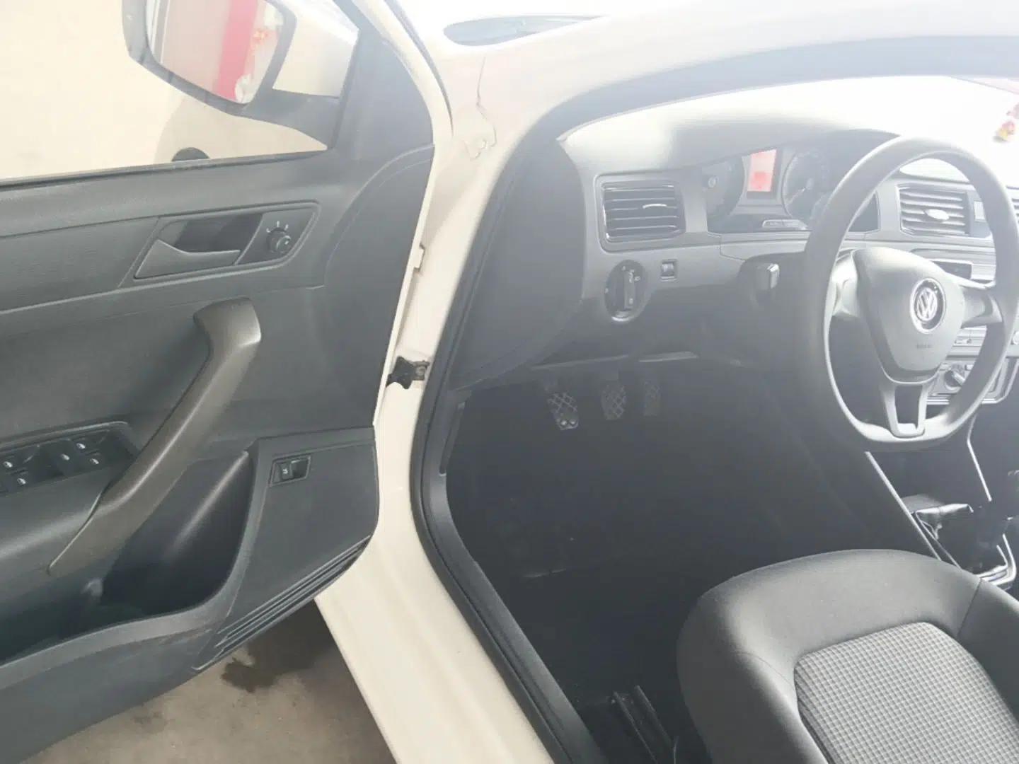 Volkswagen Santana 2016 1.6L Manual Fashion Edition — миниатюра 23