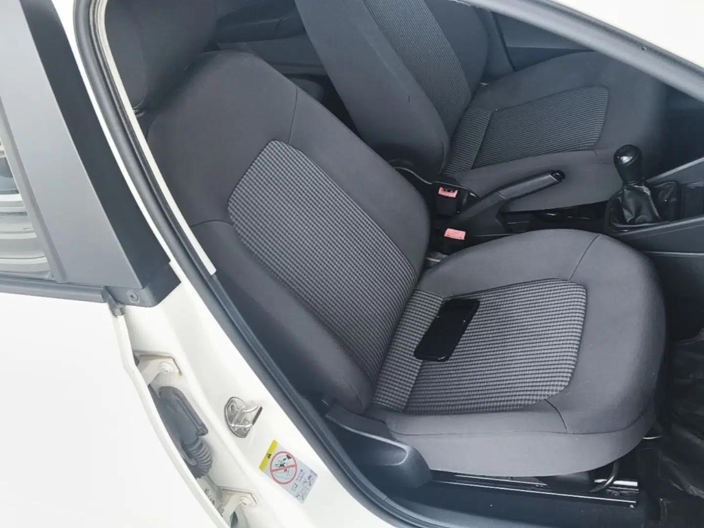 Volkswagen Santana 2016 1.6L Manual Fashion Edition — миниатюра 24