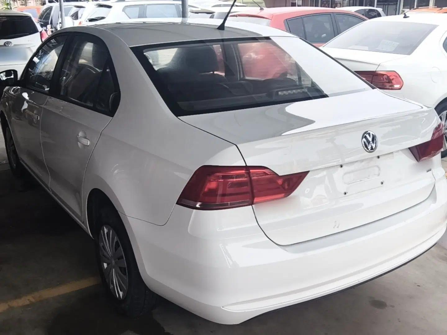 Volkswagen Santana 2016 1.6L Manual Fashion Edition — миниатюра 4