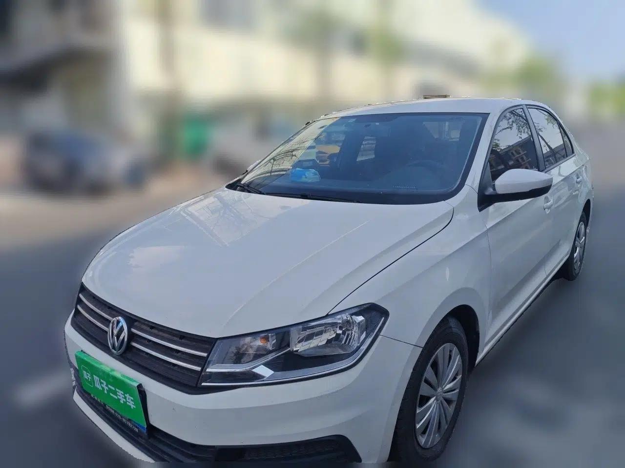 Volkswagen Santana 2016 1.6L Manual Fashion Edition — миниатюра 1