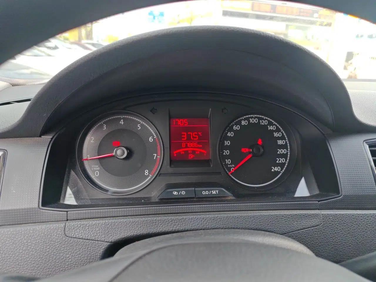 Volkswagen Santana 2016 1.6L Manual Fashion Edition — миниатюра 11