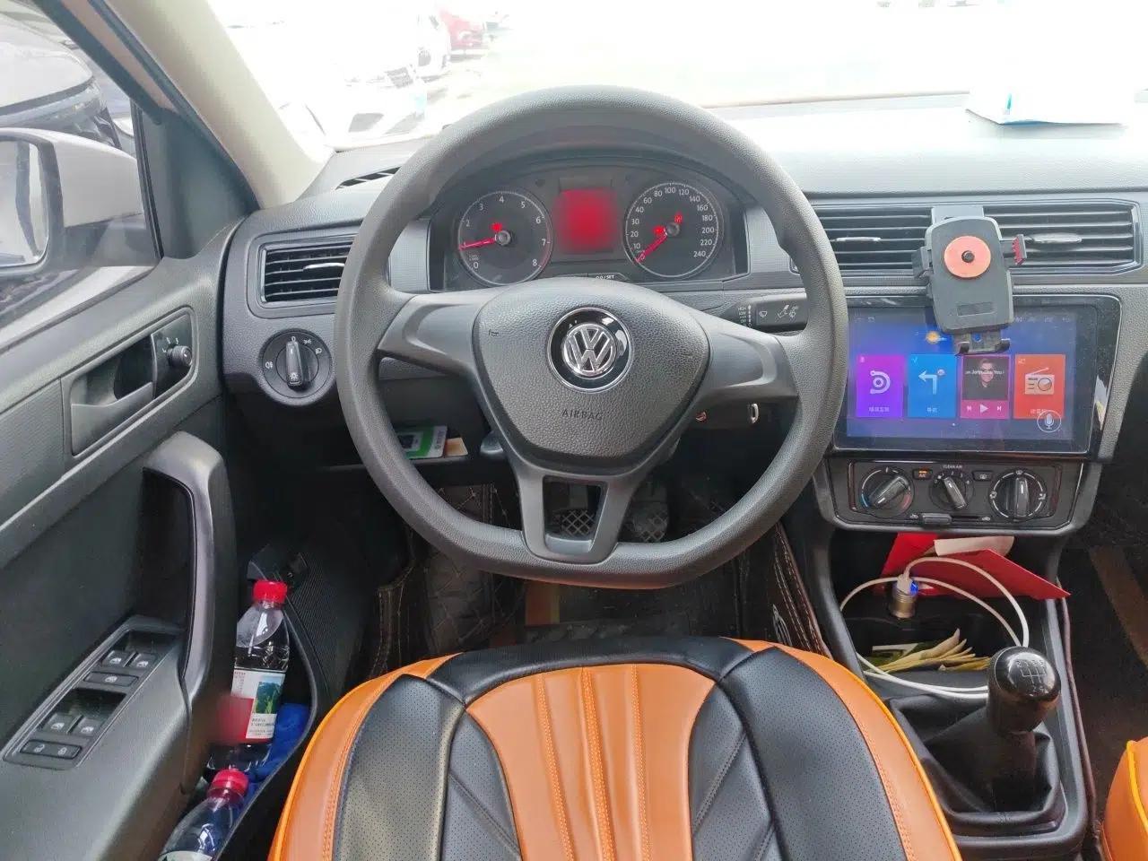 Volkswagen Santana 2016 1.6L Manual Fashion Edition — миниатюра 10