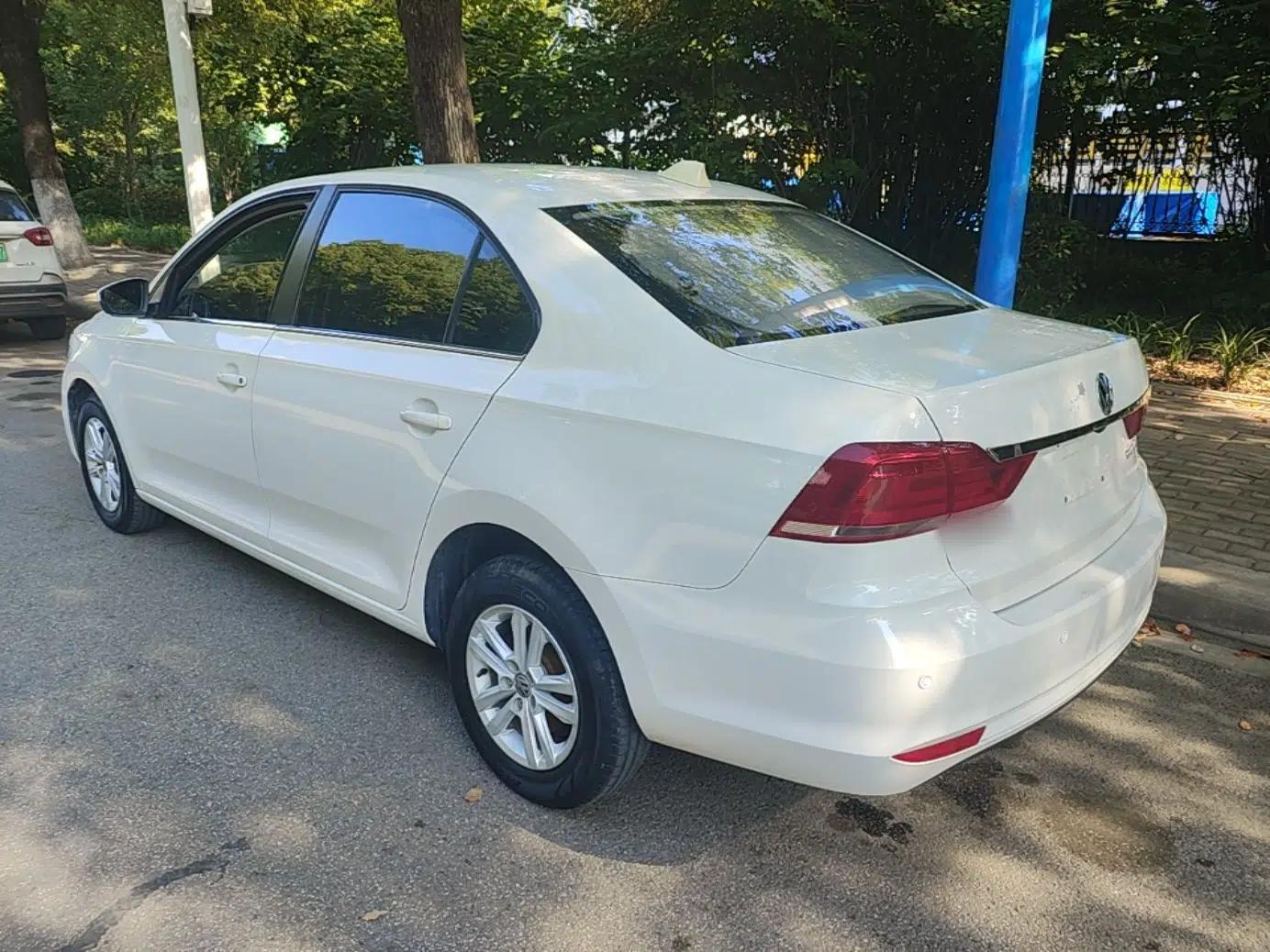 Volkswagen Santana 2021 1.5L Automatic Fashion Edition — миниатюра 4