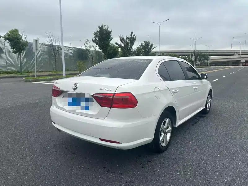 2017 Volkswagen Lavida 1.6L Automatic Comfort Edition — миниатюра 6