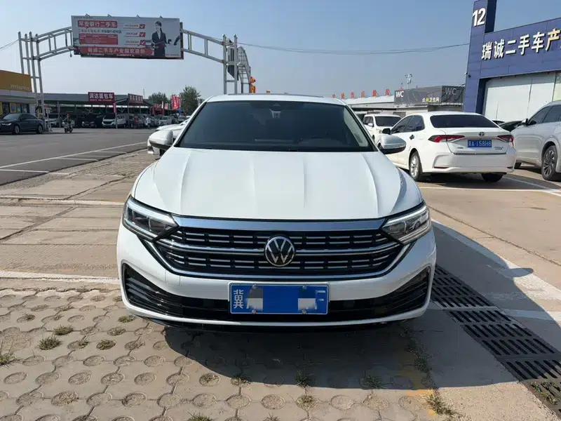 2025 Volkswagen Sagitar Facelift 300TSI DSG Super Edition — миниатюра 2