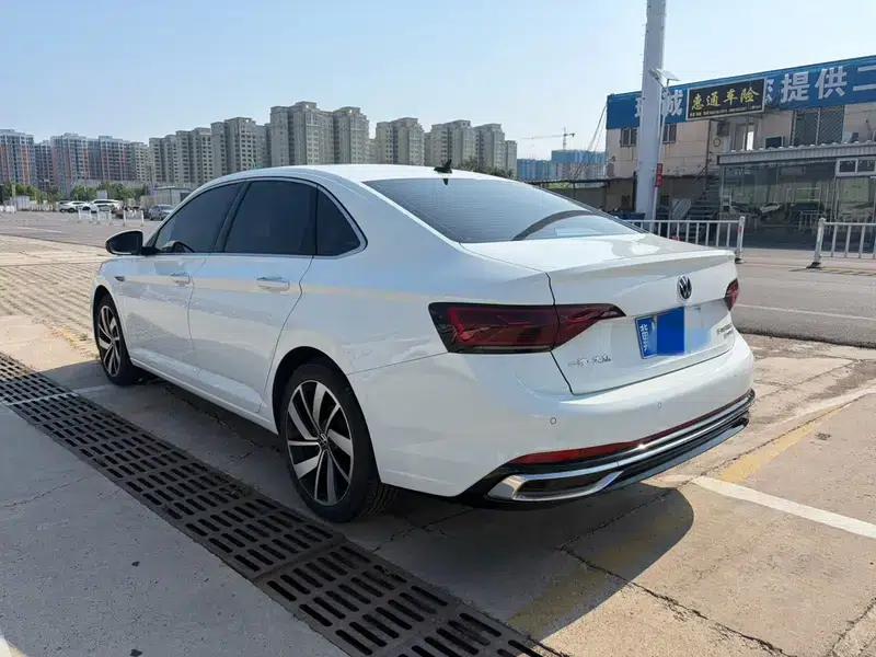 2025 Volkswagen Sagitar Facelift 300TSI DSG Super Edition — миниатюра 4