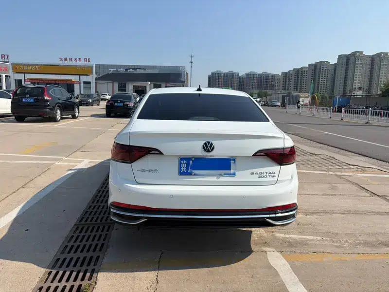 2025 Volkswagen Sagitar Facelift 300TSI DSG Super Edition — миниатюра 5