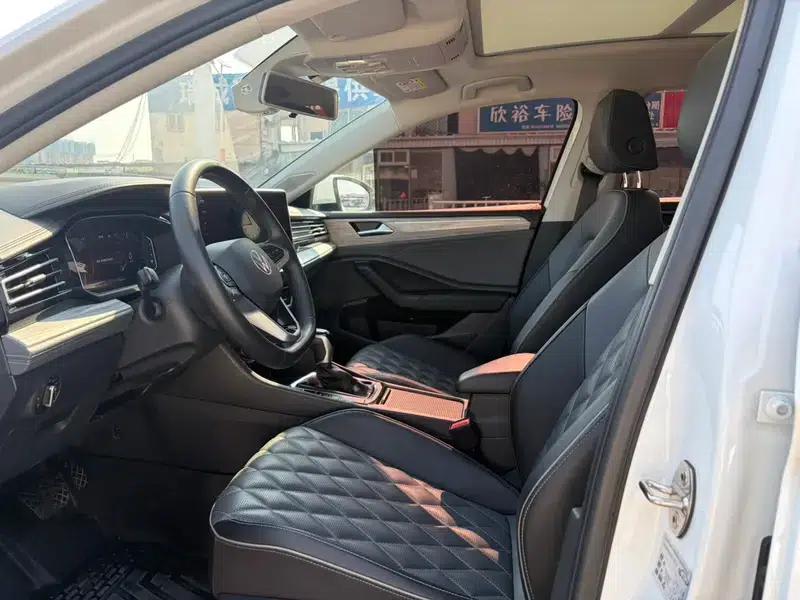 2025 Volkswagen Sagitar Facelift 300TSI DSG Super Edition — миниатюра 8