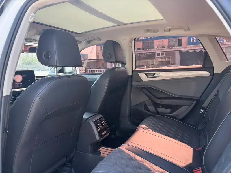 2025 Volkswagen Sagitar Facelift 300TSI DSG Super Edition — миниатюра 9