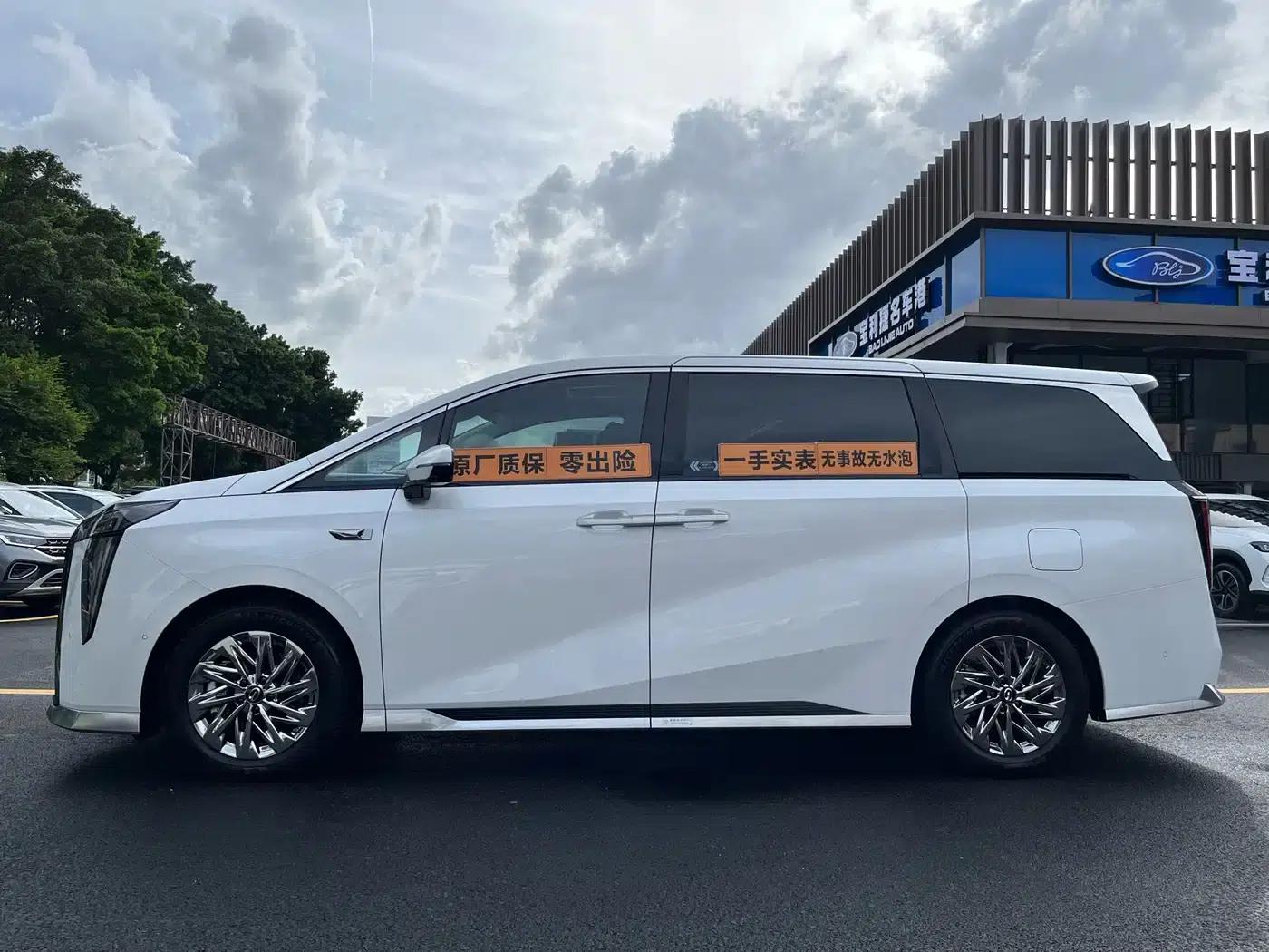 Trumpchi Aspiration M8 2025 Qiankun Series Ultra First Class — миниатюра 3