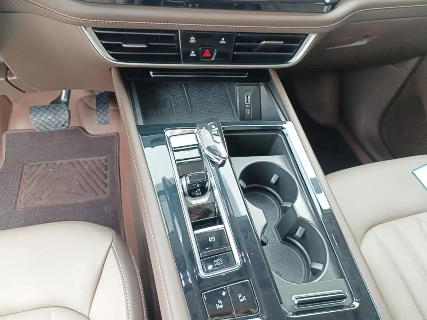 Volkswagen Viloran 2023 Facelift 330TSI Luxury Edition — миниатюра 16