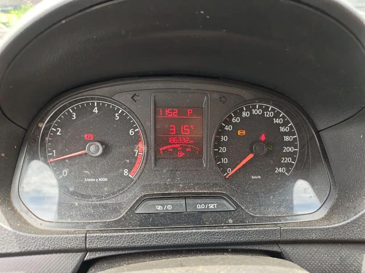 Volkswagen Jetta 2013 1.6L Automatic Fashion Model — миниатюра 11