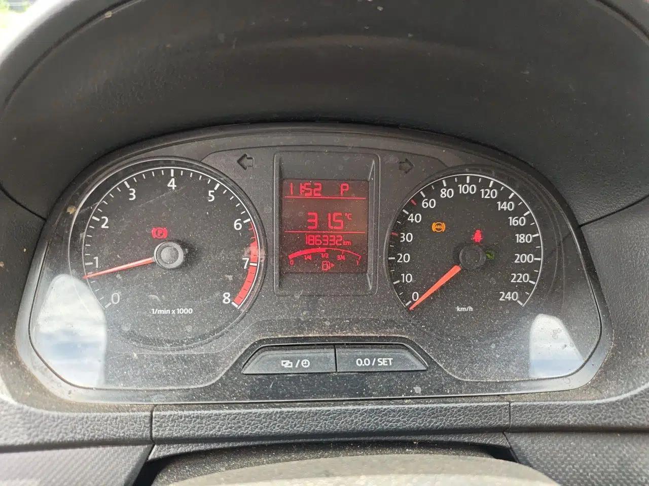 Volkswagen Jetta 2013 1.6L Automatic Fashion Model — миниатюра 12