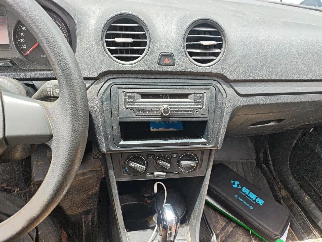 Volkswagen Jetta 2013 1.6L Automatic Fashion Model — миниатюра 13