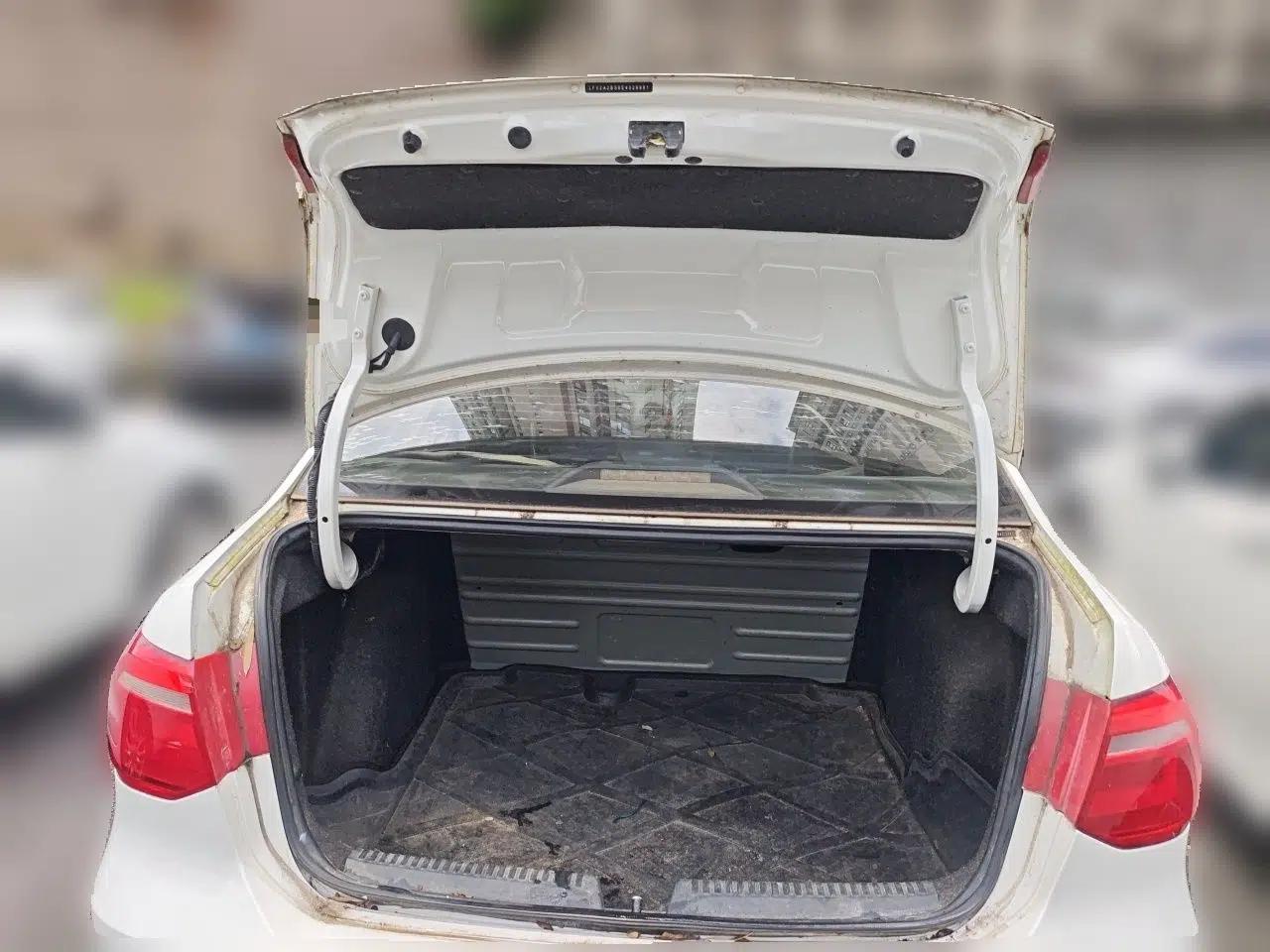 Volkswagen Jetta 2013 1.6L Automatic Fashion Model — миниатюра 19
