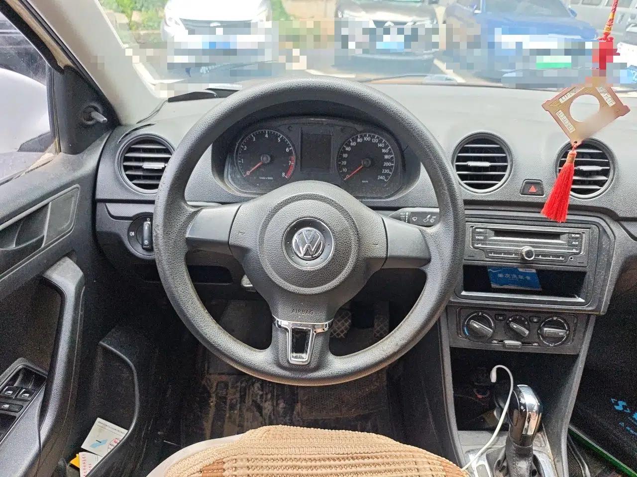 Volkswagen Jetta 2013 1.6L Automatic Fashion Model — миниатюра 10
