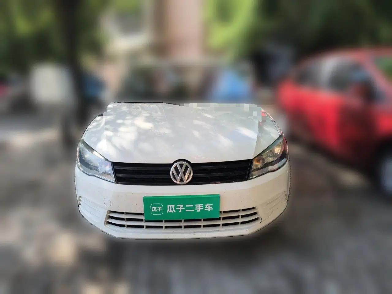 Volkswagen Jetta 2015 Value Edition 1.6L Manual Fashionable Style — миниатюра 2