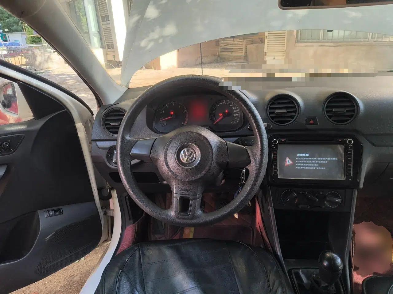 Volkswagen Jetta 2015 Value Edition 1.6L Manual Fashionable Style — миниатюра 7