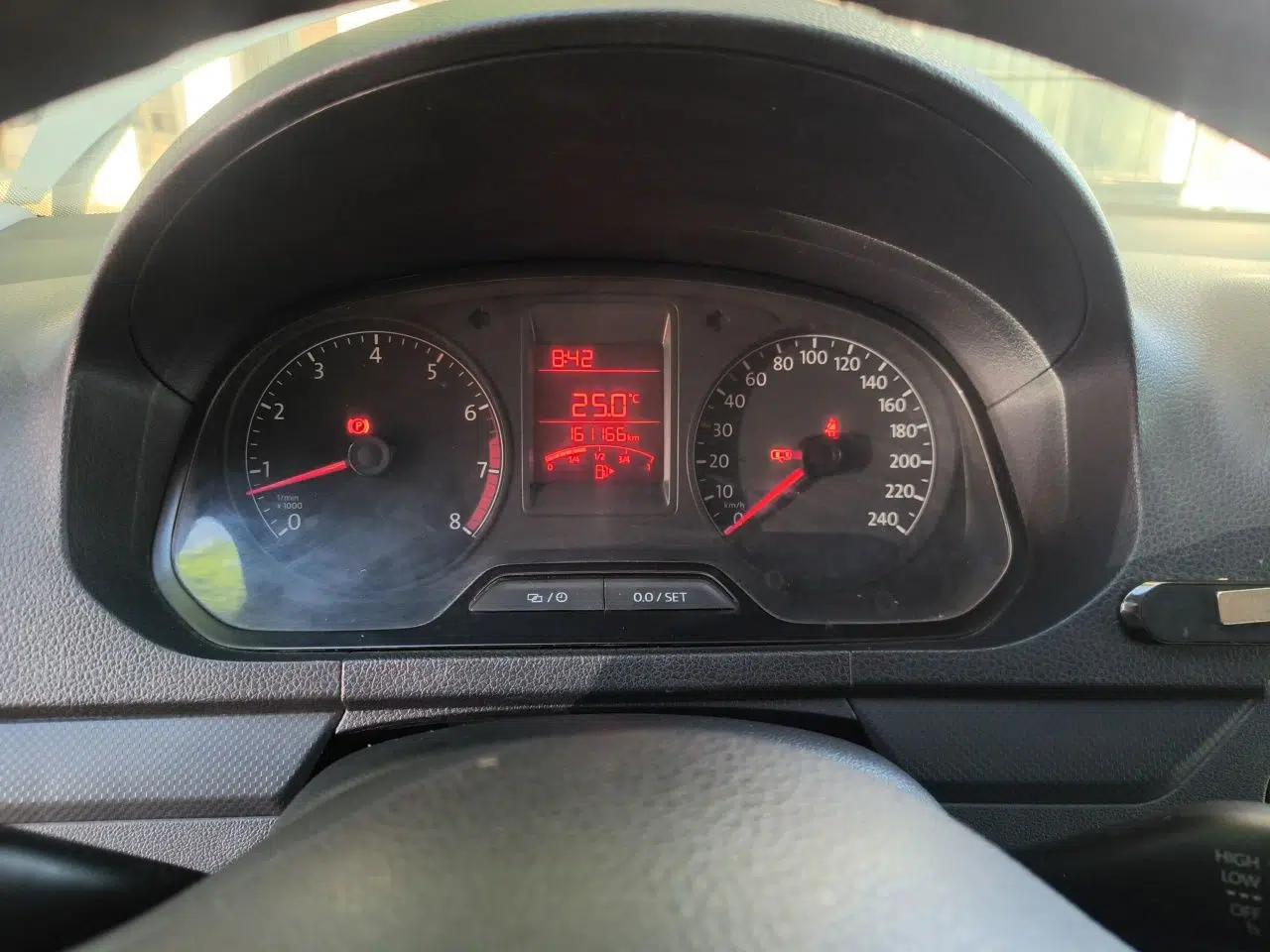 Volkswagen Jetta 2015 Value Edition 1.6L Manual Fashionable Style — миниатюра 8