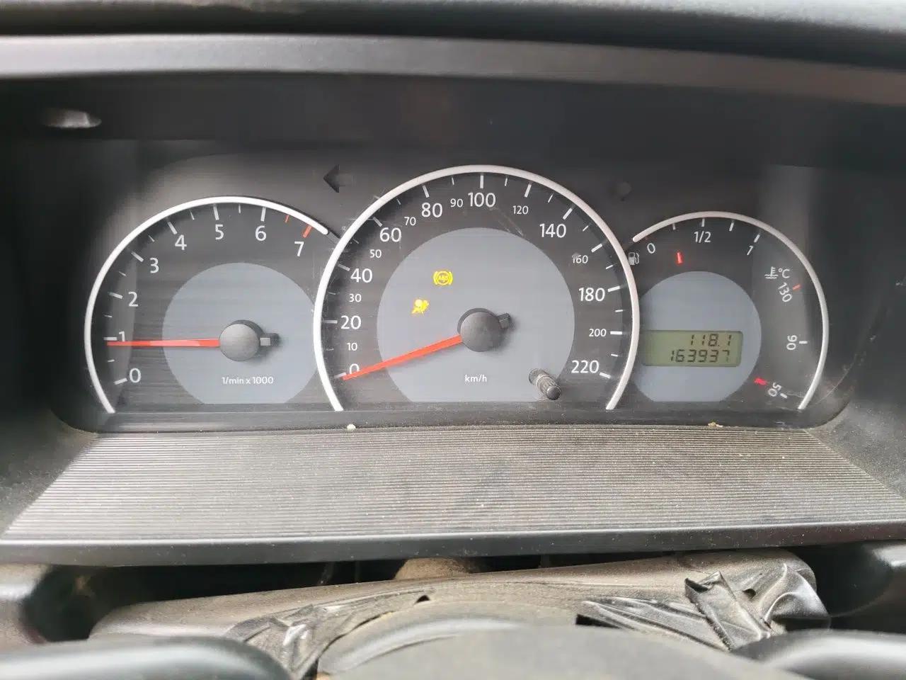 Volkswagen Jetta 2006 GIF Avant-Garde Millionth Anniversary Edition — миниатюра 11
