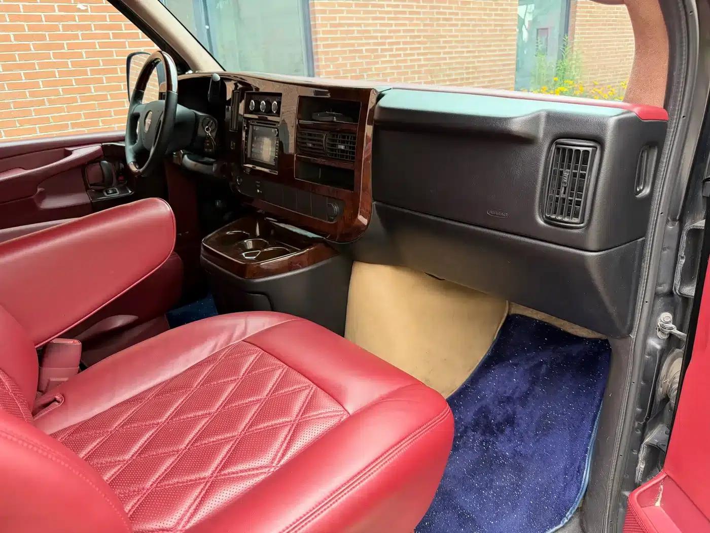2011 SAVANA 6.0L Business Star 7-seater — миниатюра 11