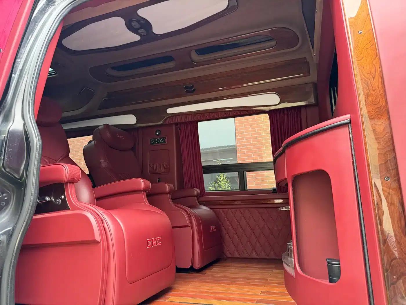 2011 SAVANA 6.0L Business Star 7-seater — миниатюра 13