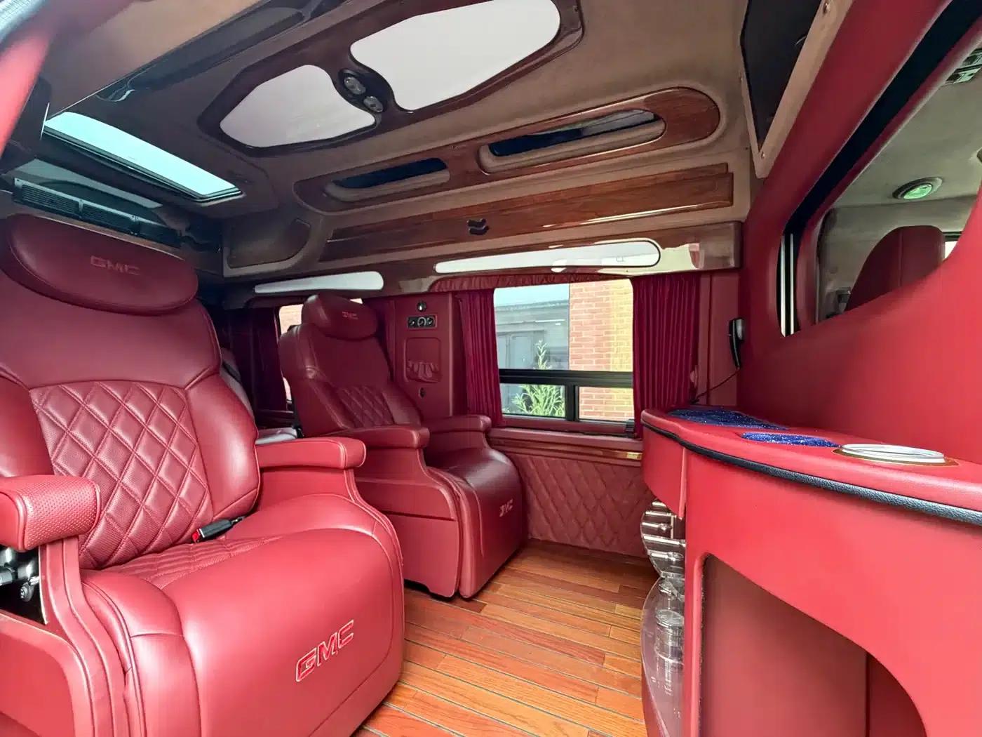 2011 SAVANA 6.0L Business Star 7-seater — миниатюра 17