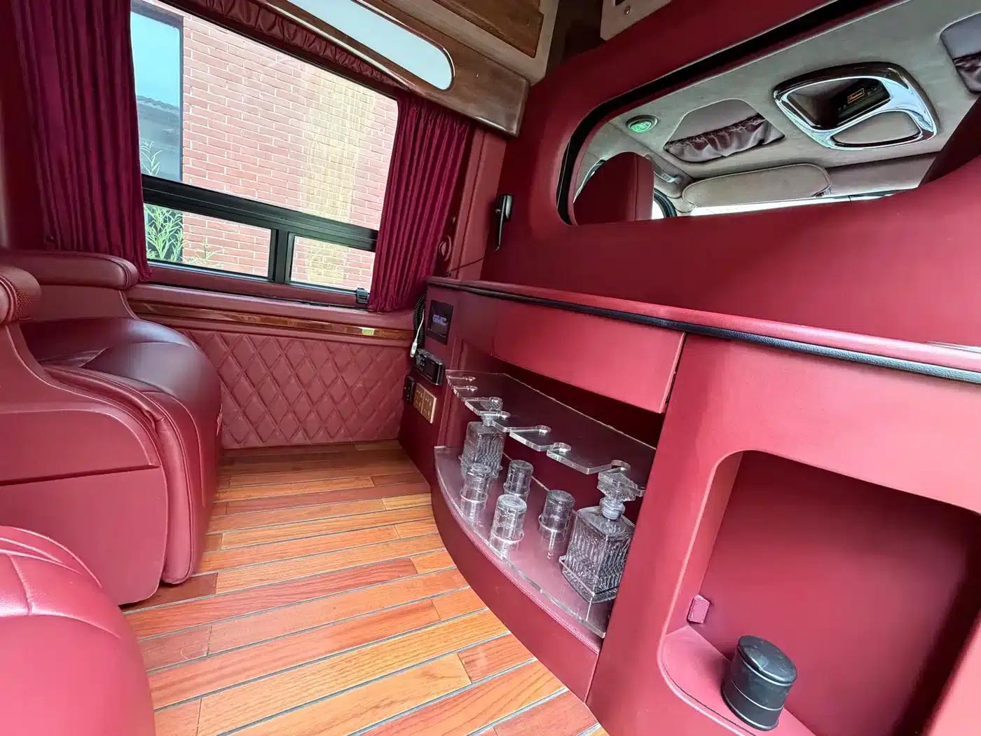 2011 SAVANA 6.0L Business Star 7-seater — миниатюра 19