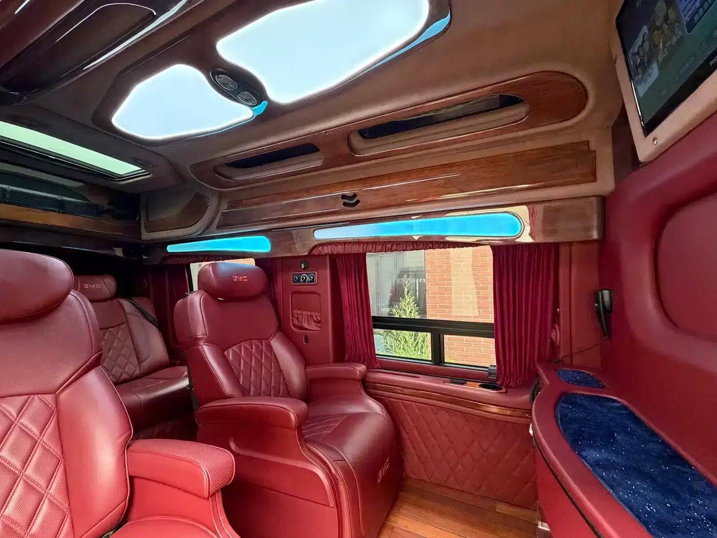 2011 SAVANA 6.0L Business Star 7-seater — миниатюра 21