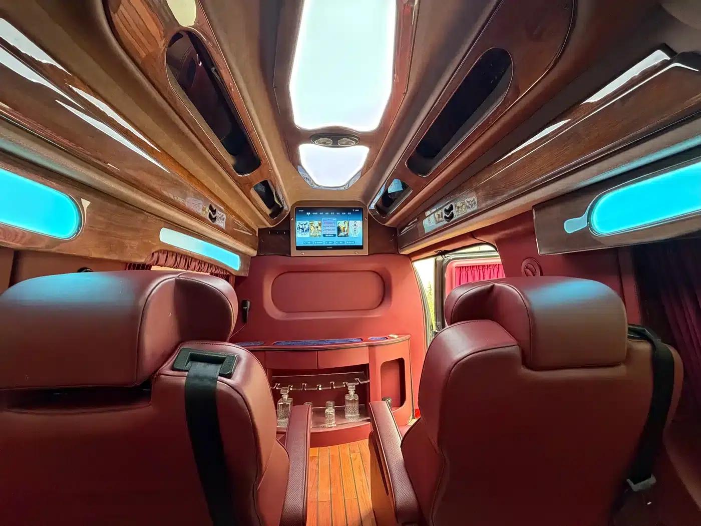 2011 SAVANA 6.0L Business Star 7-seater — миниатюра 25
