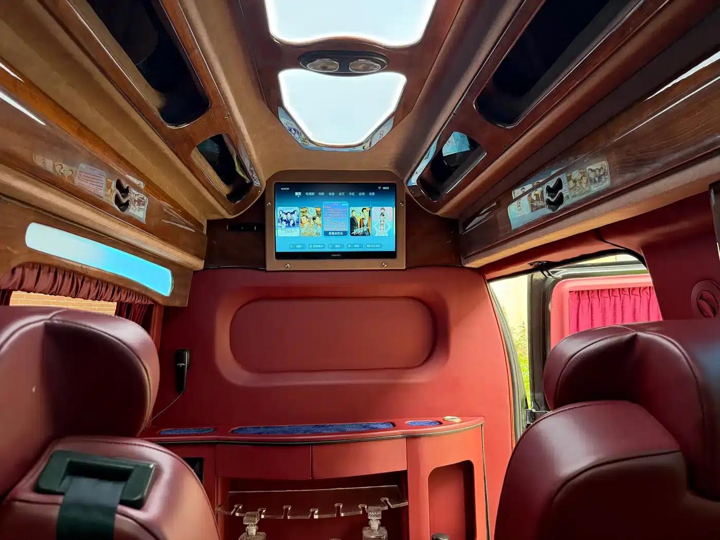 2011 SAVANA 6.0L Business Star 7-seater — миниатюра 26