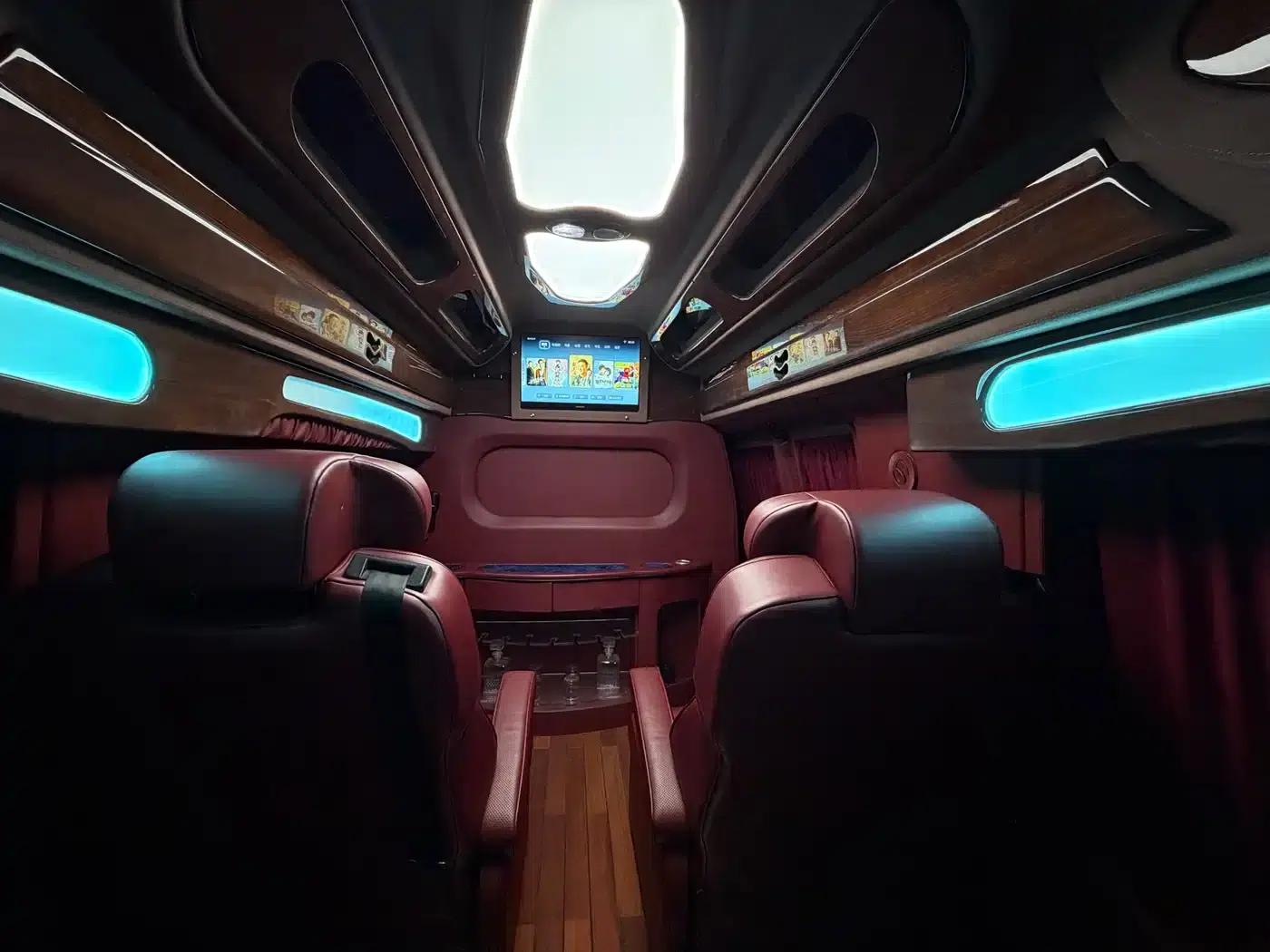 2011 SAVANA 6.0L Business Star 7-seater — миниатюра 27