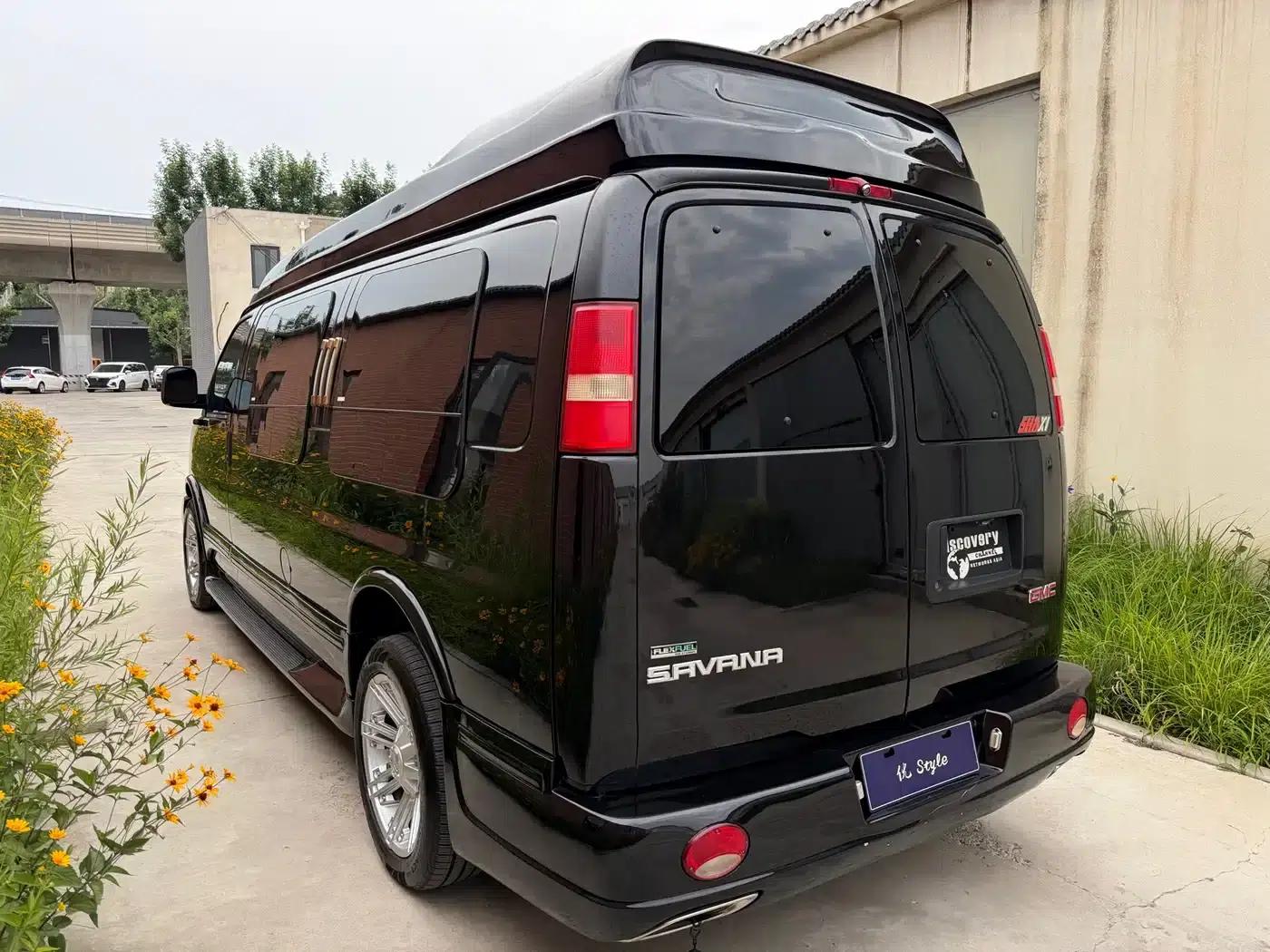 2011 SAVANA 6.0L Business Star 7-seater — миниатюра 4
