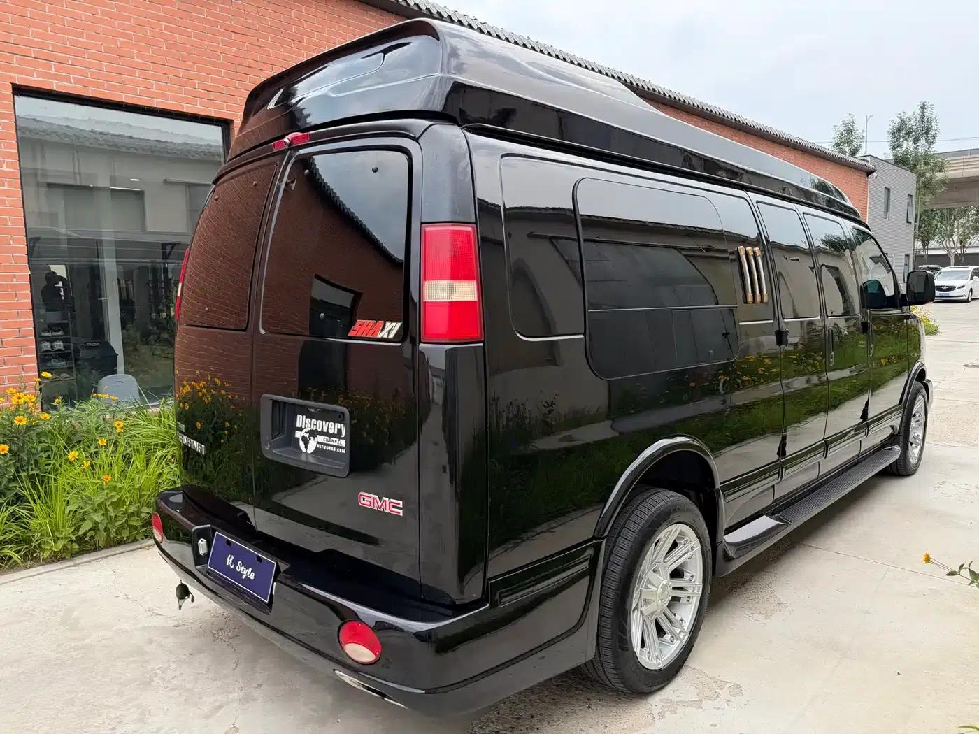 2011 SAVANA 6.0L Business Star 7-seater — миниатюра 5