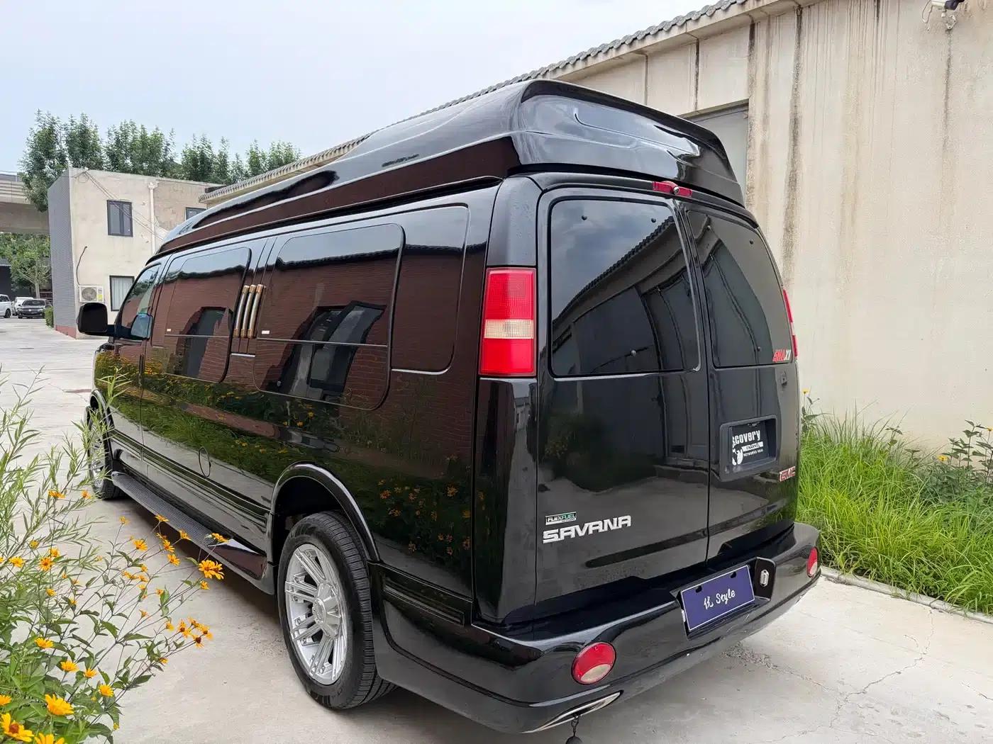 2011 SAVANA 6.0L Business Star 7-seater — миниатюра 7