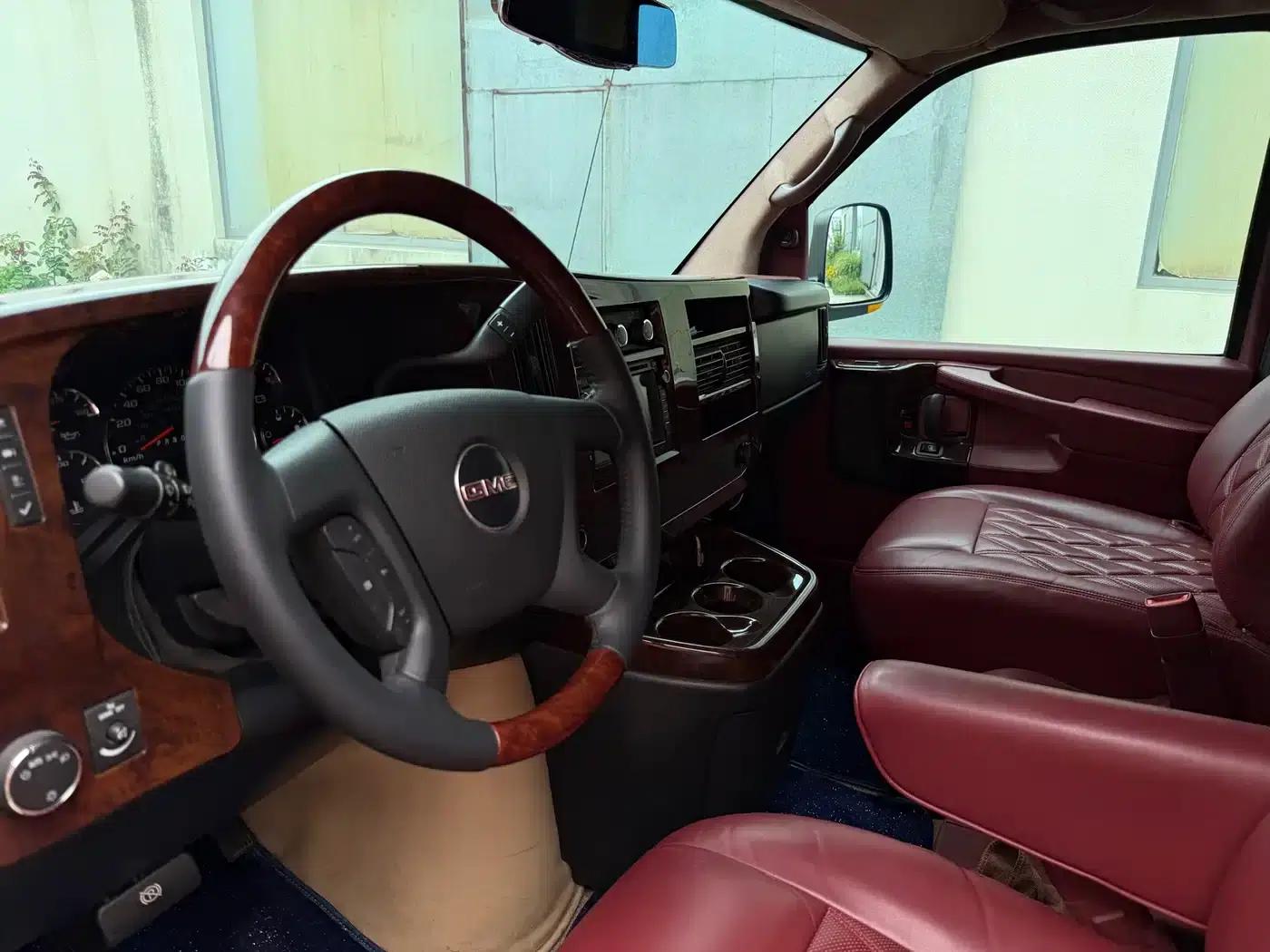 2011 SAVANA 6.0L Business Star 7-seater — миниатюра 8