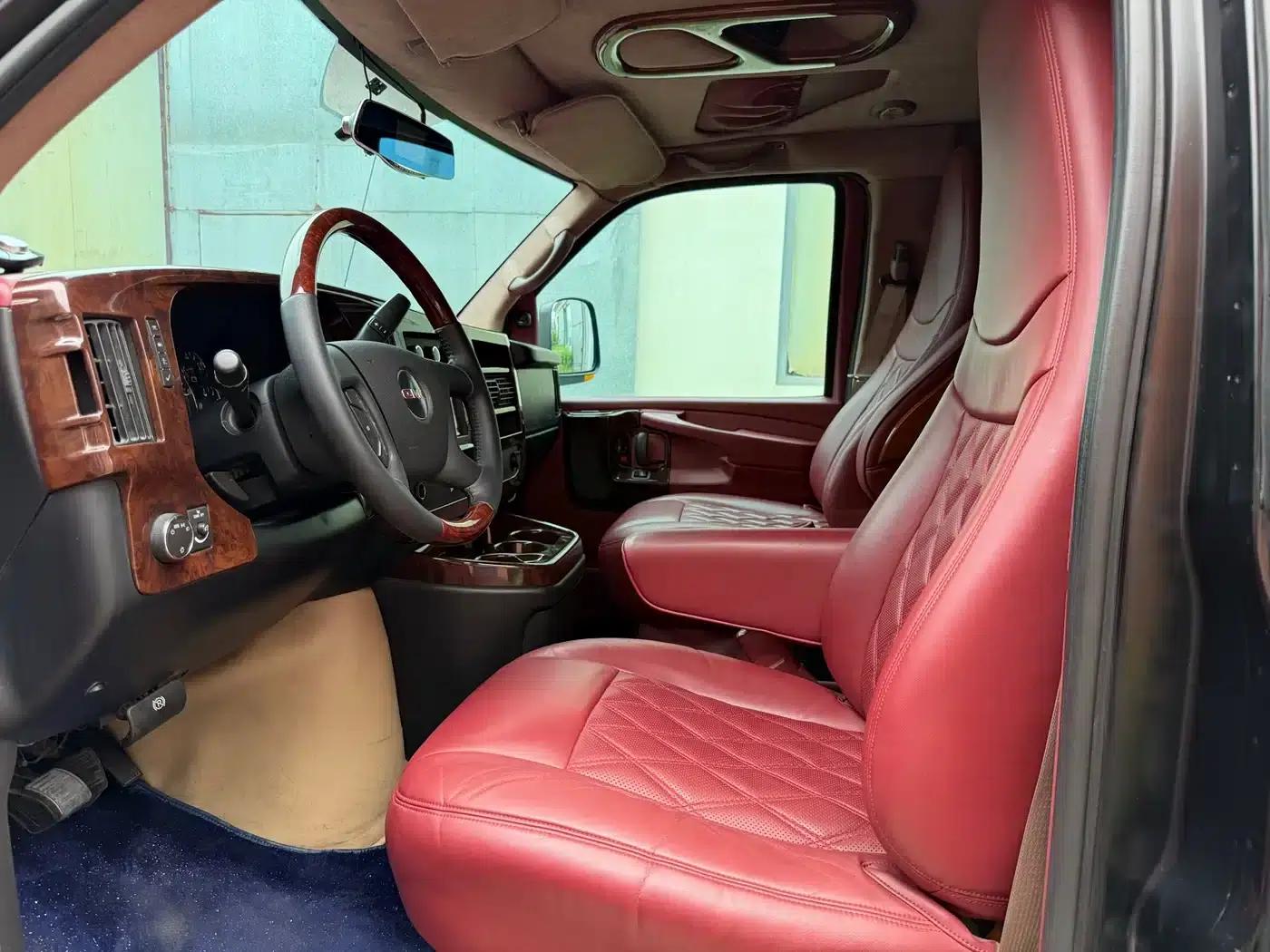 2011 SAVANA 6.0L Business Star 7-seater — миниатюра 9