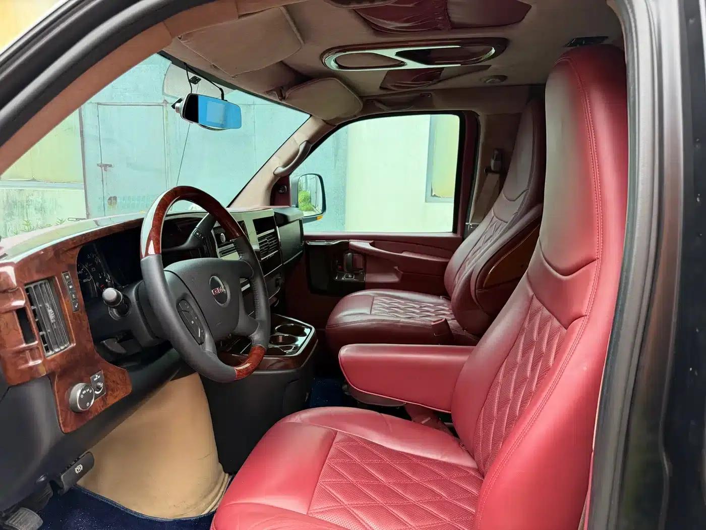 2011 SAVANA 6.0L Business Star 7-seater — миниатюра 10